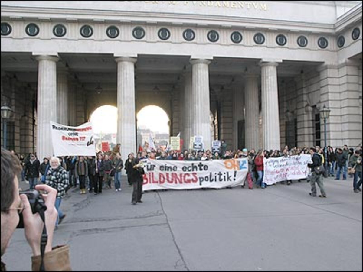 Über den Heldenplatz führte der Weg zum Bundeskanzleramt.