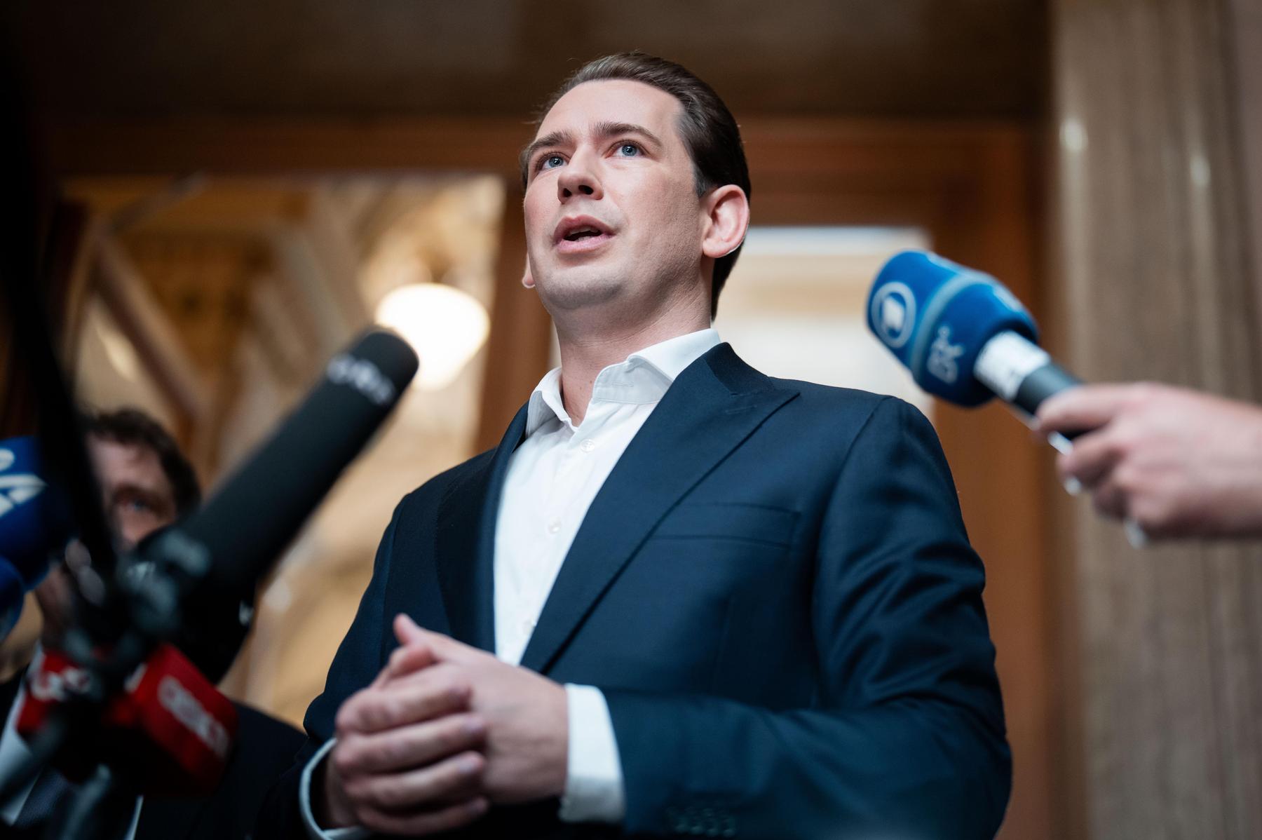 Hat Trumps Berater Bannon ein Treffen zwischen Kurz und Epstein organisiert?