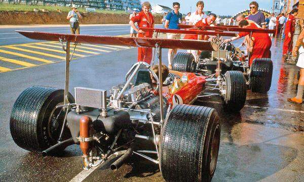 Da ging Lotus 1969 schon wesentlich beherzter zur Sache. Die Autos von Hill, Andretti, Jochen Rindt.