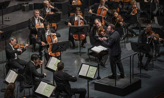  Mit ihrem neuen Chefdirigenten sorgen die Berliner wieder für kalkulierte Höhepunkte im Salzburger Konzertreigen. 