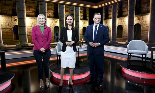 V. l.: Riikka Purra (Basisfinnen), Premierministerin Sanna Marin (Sozialdemokraten), Petteri Orpo (Konservative).