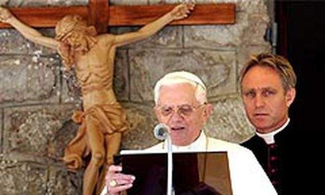 Georg Gänswein immer bei Papst Benedikt XVI.