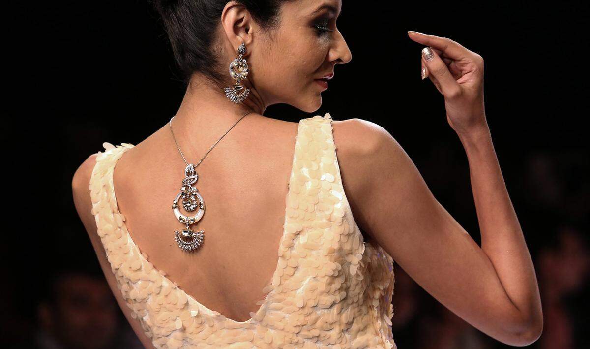 In Mumbai wurde kostbares Geschmeide bei der India International Jewellery Week vorgestellt. 