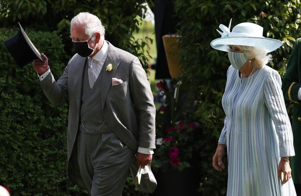 Beim Royal Ascot Pferderennen dürfen natürlich auch die Royals selbst nicht fehlen. Hier etwa Prinz Charles an der Seite von Herzogin Camilla.