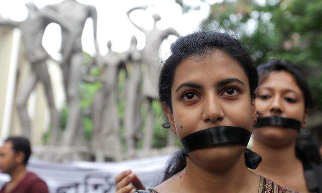 Frauen bei einem Protest in Kalkutta gegen die anhaltenden Vergewaltigungen in Indien 