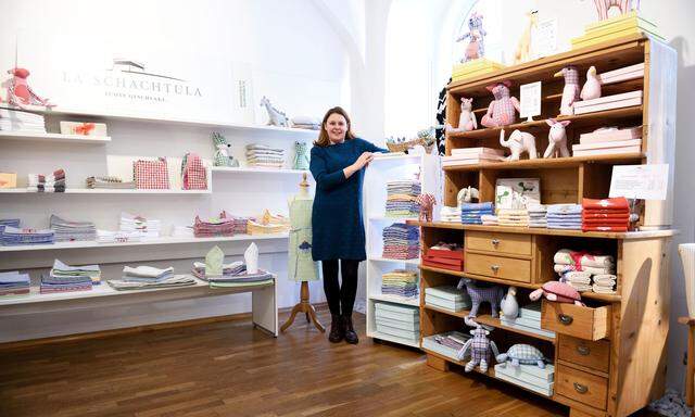 In ihrem Geschäft Mein Design in der Kettenbrückengasse verkauft Ulrike Eckerstorfer ihre selbst genähten Produkte unter dem Label La Schachtula. In ihrem Laden bietet sie aber auch Verkaufsfläche für andere Designer.