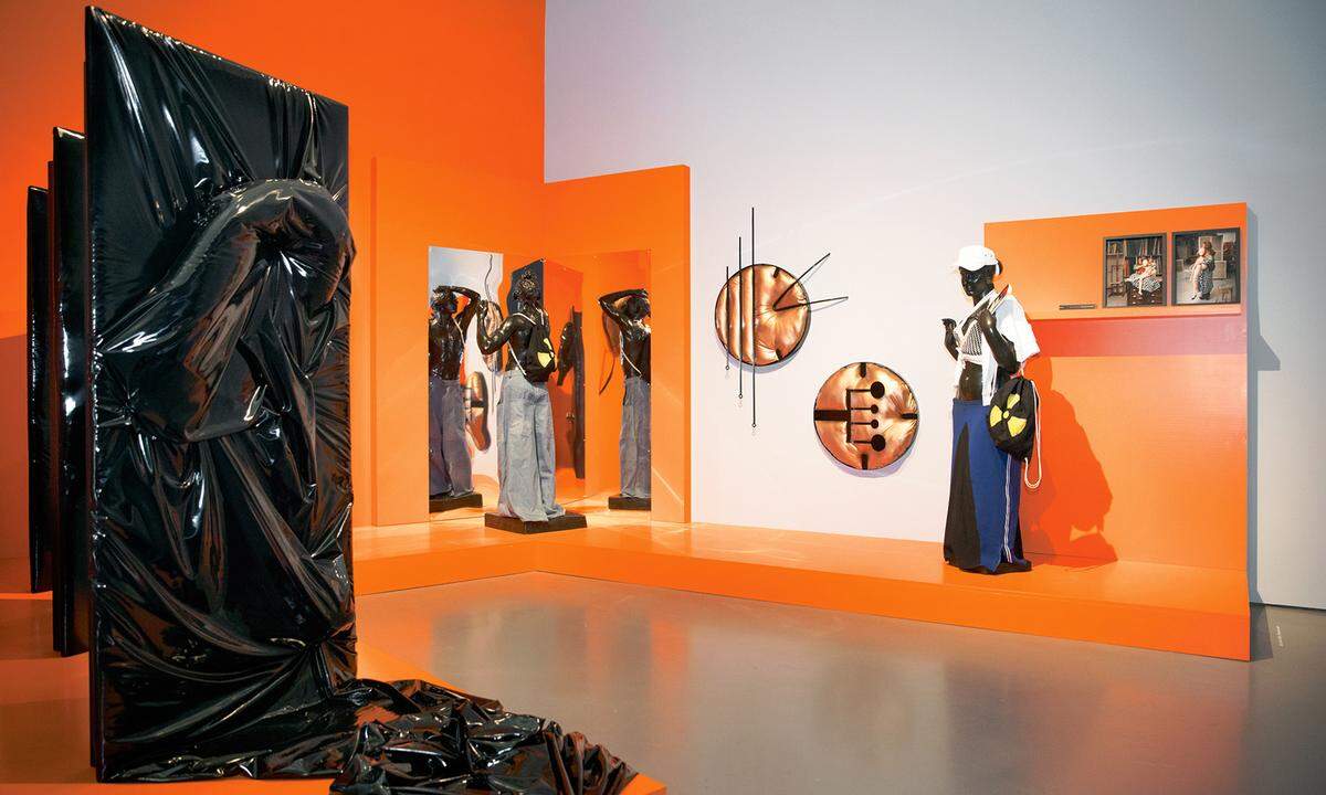Kunsthaus Zürich. Über das Thema „Extreme Mode in der Kunst" arbeitet Knebl in der Ausstellung „Fashion Drive".
