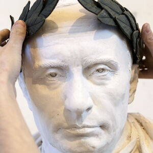 Büsten-Entwurf von 2015 – zu Ehren von Putins Ukraine-Politik.