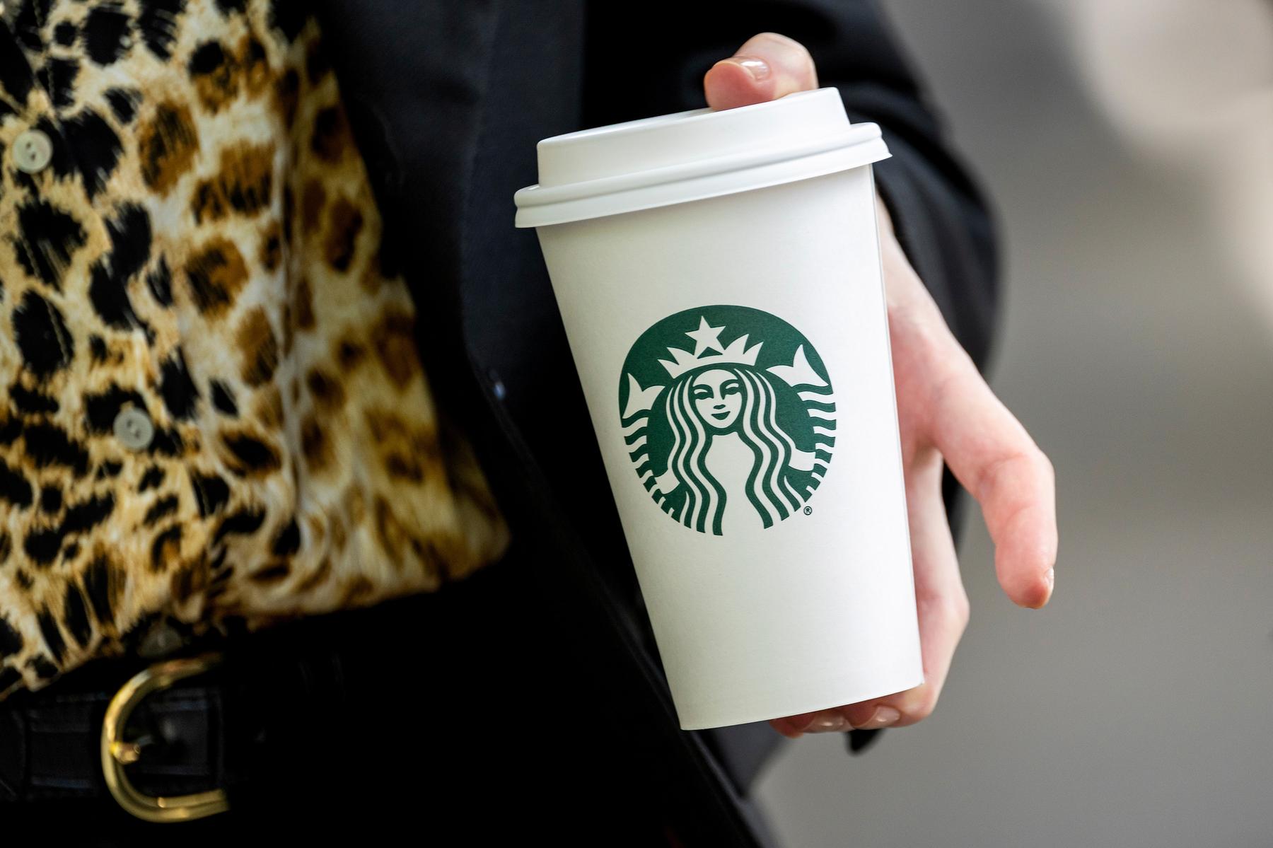 Starbucks zapira več poslovalnic v Avstriji zaradi upada prihodkov