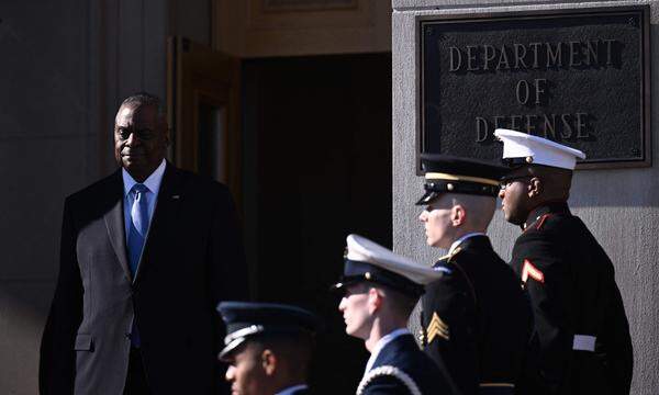 Ein Bild von US-Verteidigungsminister Lloyd Austin (li.) vom 7. Februar.