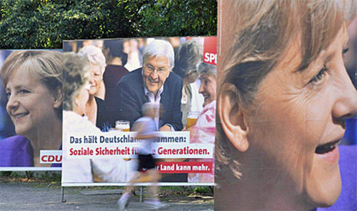 In der heißen Phase des Wahlkampfes ist ganz Deutschland zugepflastert mit Plakaten. Alle Parteien wollen ihre Slogans an den Mann bringen.