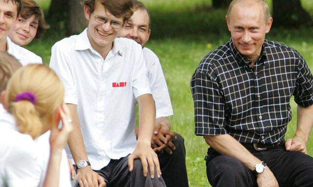 Naschi Jugendlicher PutinKult Russland