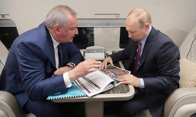 Putins (re.) Pläne für Rogosin (re.) sind noch nicht bekannt.