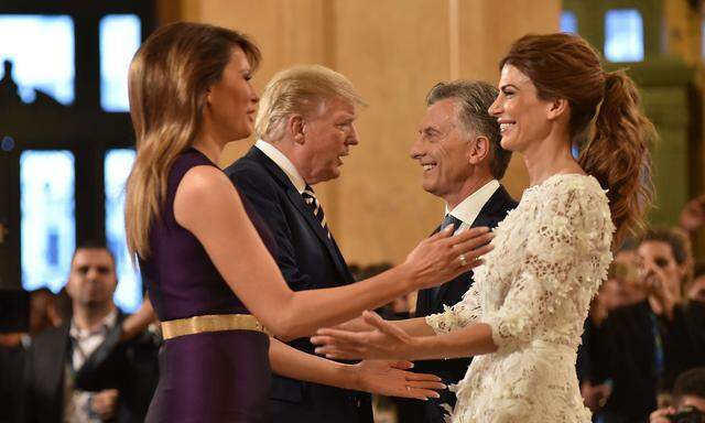 Argentiniens Präsident, Mauricio Macri (hinten rechts), und US-Präsident Trump mit ihren Frauen beim G20-Gipfel. 