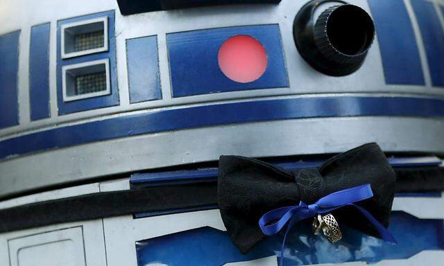 R2-D2 ist wieder hoch im Kurs, auch als Ringträger wie hier bei einer Fan-Hochzeit.