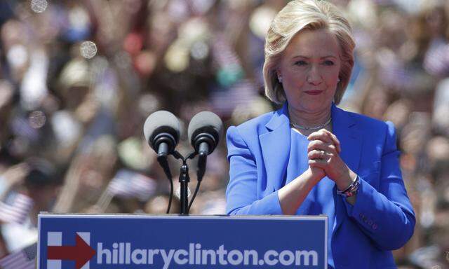 FOR DESK TO REVIEW SHARPNESS -U.S. Democratic presidential candidate Hillary Clinton delivers her ´official launch speech´ at a campaign kick off rally in Franklin D. Roosevelt Four Freedoms Park on Roosevelt Island in New York City