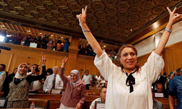 „Diesen Sieg widme ich allen Frauen, der Jugend und Tunesien.“ Die Wahl Souad Abderrahims zur Bürgermeisterin in Tunis hat Signalwirkung in der arabischen Welt. 