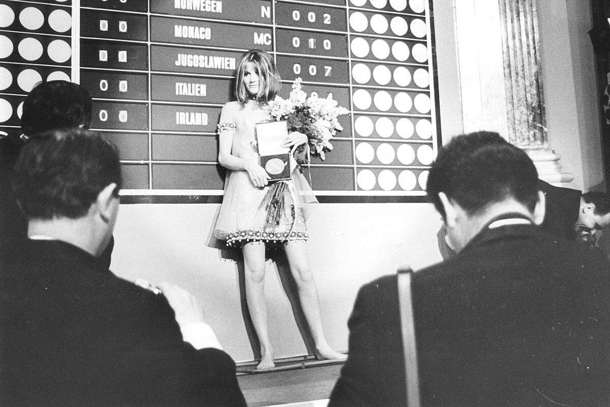 Sandie Shaw siegte in der Wiener Hofburg für Großbritannien unter großem Aufsehen, denn sie trat barfuß auf. Der Song war wochenlang in den Charts. 