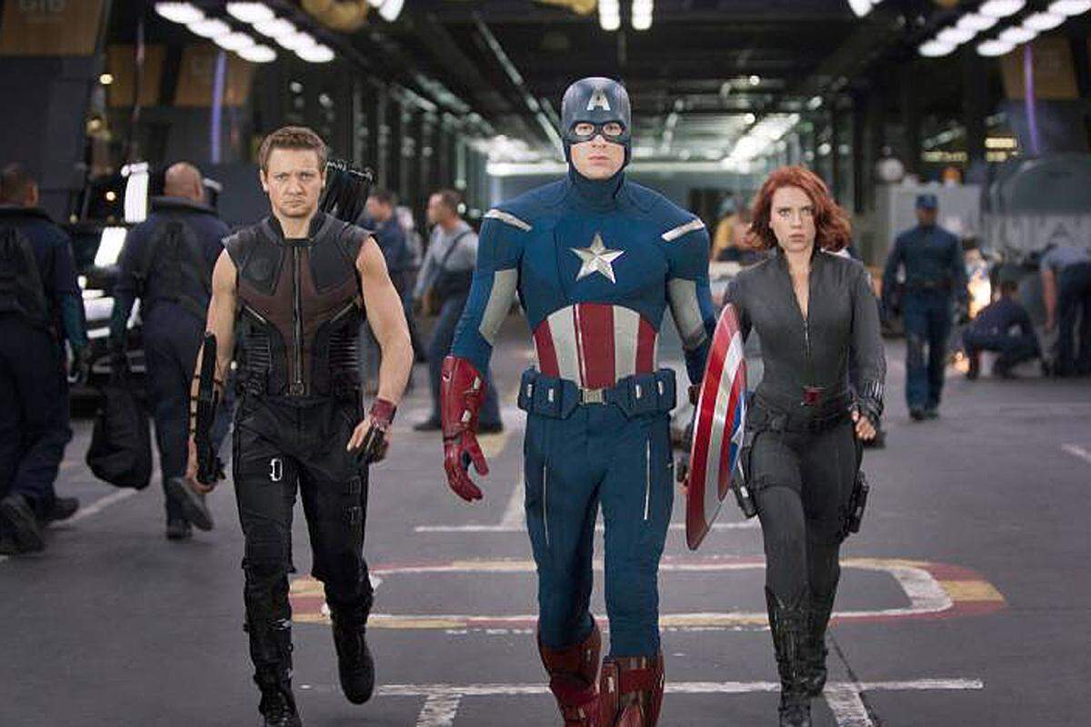... wird die kampferprobte Heldin an der Seite von Captain America (Bildmitte; Chris Evans) auch im kommenden Marvel-Film "Avengers: Age of Ultron" (Kinostart: Mai 2015) verkörpern.