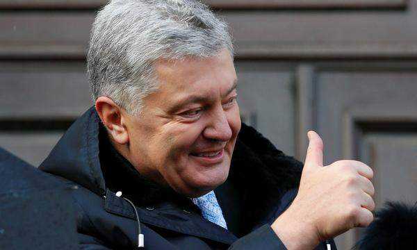  Nach seinem Ausscheiden aus dem Amt wurden gegen Poroschenko Ermittlungen wegen Hochverrats und Korruption eingeleitet.