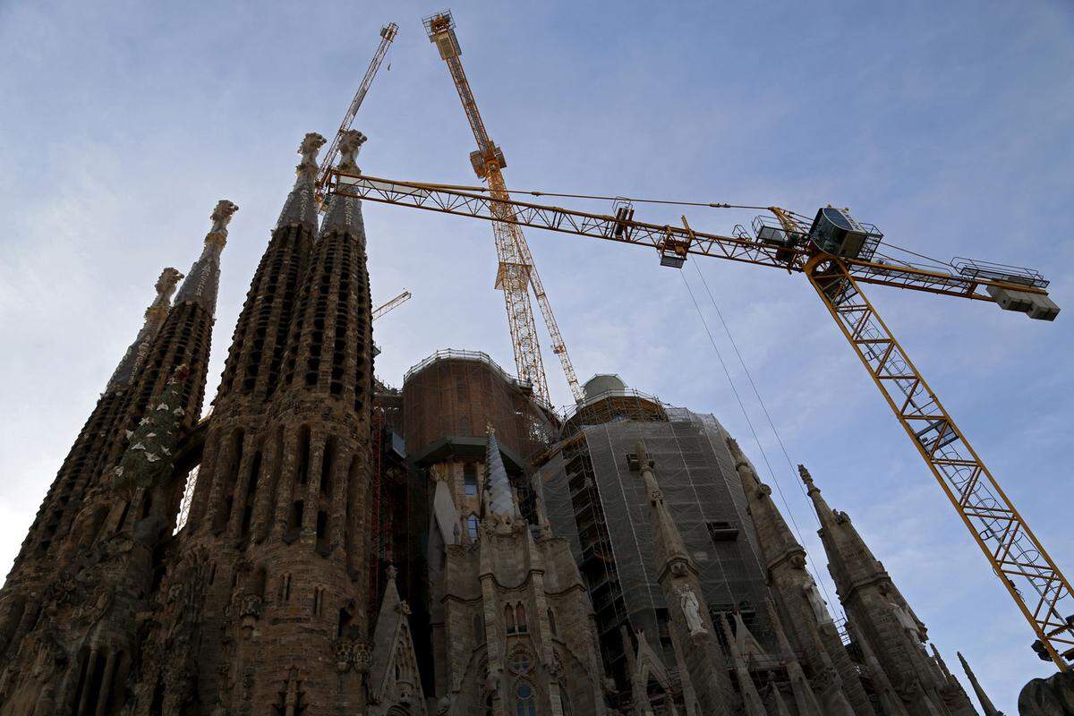 Die Sagrada Familia in Barcelona war alles andere als ein erfolgreiches Projekt. Da hat zwar bei der Umsetzung nicht wirklich viel geklappt, aber zumindest funktionieren beide Bauten heute als touristische Sehenswürdigkeit.