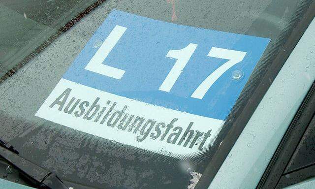 L 17 Schild auf einem Oesterreichischen Auto