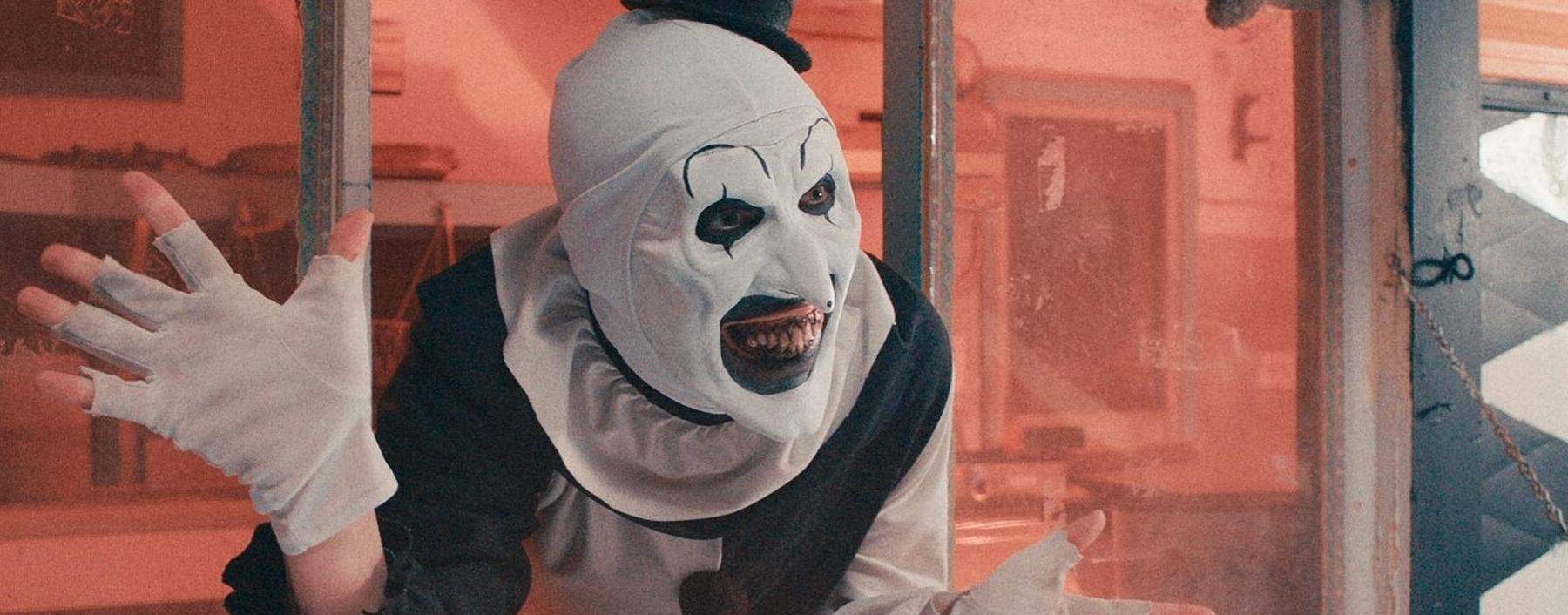 Würden Sie diesem Clown vertrauen? Tausende Zuschauer taten es – und machten aus der Low-Budget-Kuriosität „Terrifier 2“ einen Megahit.