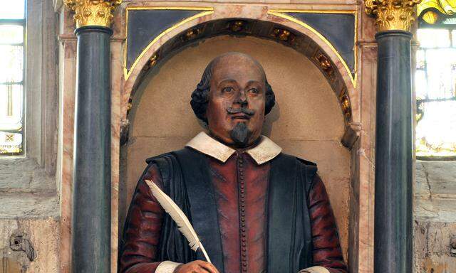 Große Ähnlichkeit mit 
der realen Person: 
Shakespeare-Büste in der Holy Trinity Church in Stratford-upon-Avon. 