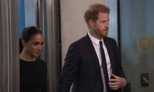 In einer mehrteiligen Netflix-Dokumentation über ihren Ausstieg aus dem Königshaus hatten Harry und Meghan in dieser Woche schwere Vorwürfe gegen den Palast erhoben.