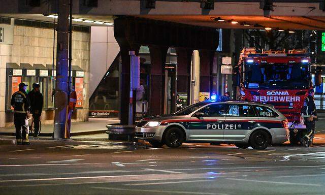 Einsatzkräfte am Tatort in Innsbruck