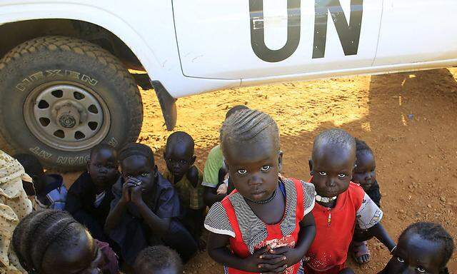 Newly arrived displaced families wait at Tomping United Nations base near Juba international airport