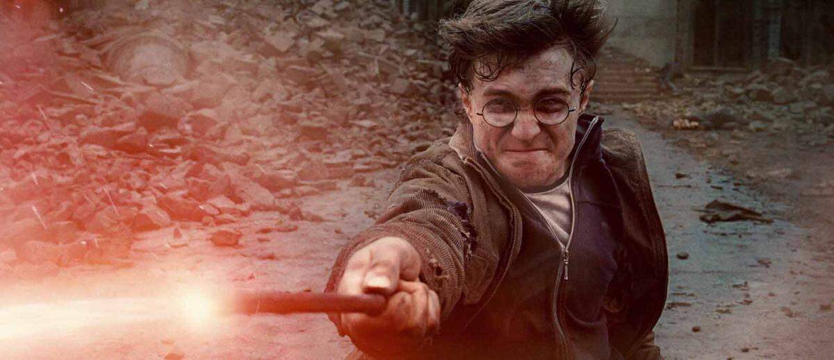 Harry Potters Zauberstab wurde für 14.200 Euro versteigert. Ob Film-Fans oder Zauber-Liebhaber zu den glücklichen Ersteigern der Originalrequisiten gehören, wurde nicht bekannt. "Das unterliegt natürlich der Verschwiegenheit", hieß es.