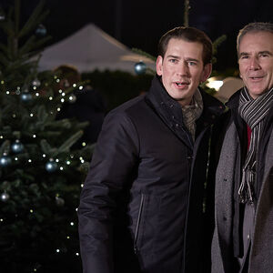ADVENTFEIER 'PUNSCH UND MARONI': KURZ / LOeGER
