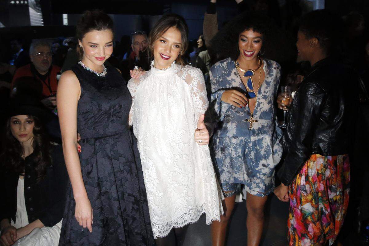 Topmodel Miranda Kerr, Schauspielerin Jessica Alba und Beyonces Schwester Solange  beehrten die Catwalk-Show von H&amp;M.