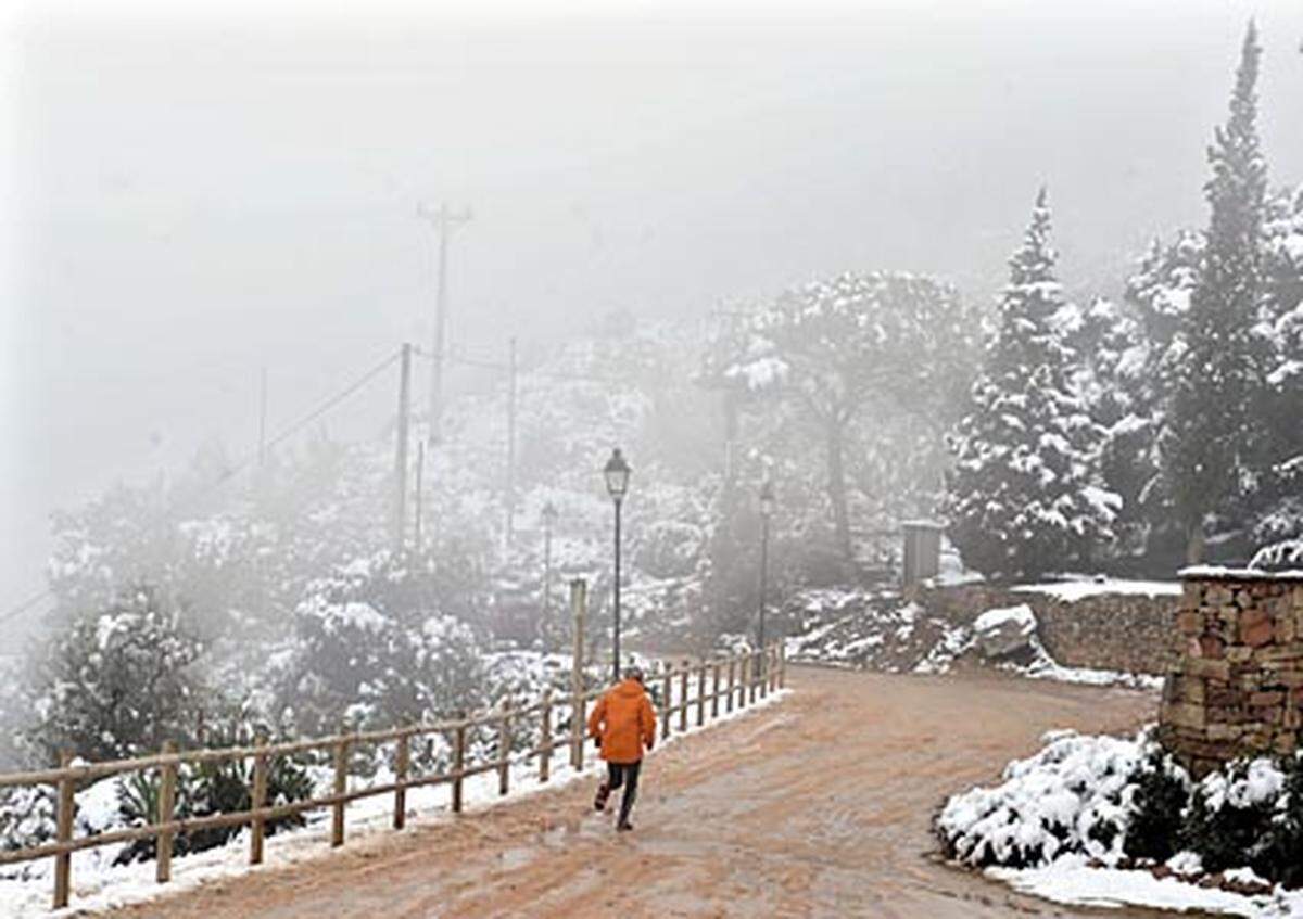 In weiten Teilen Spaniens und Portugals herrschte in der Nacht auf Donnerstag Frost. Die Behörden in Madrid und Lissabon gaben für mehrere Landesteile Kälte- und Schneewarnungen.