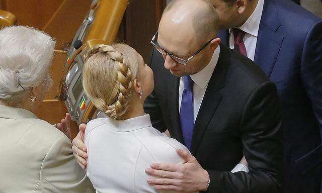 Mittlerweile nicht mehr Parteifreunde: Julia Timoschenko und der wiedergewählte ukrainische Premierminister Arseni Jazenjuk.