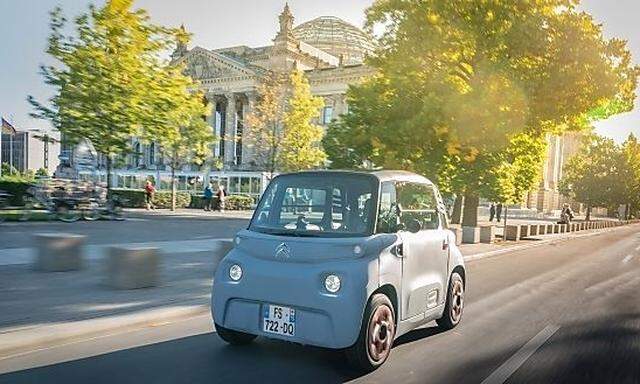 Elektrisch, kürzer als ein Smart, zwei Sitzplätze – die eine Tür geht nach vorn, die andere nach hinten auf: Citroën Ami.