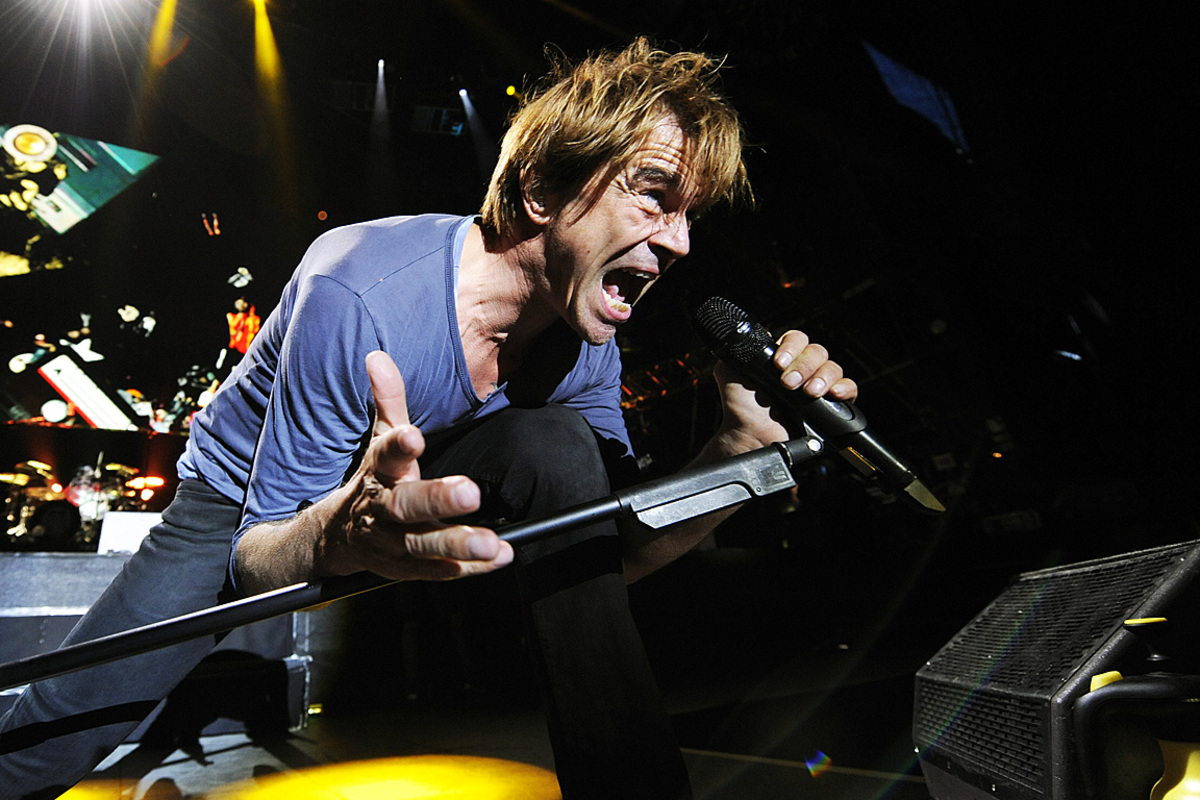 Der Schluss des Frequency Festivals gehörte den Toten Hosen, die früher auf die Bühne gekommen waren als Kontrapunkt Cave und länger spielten. Die Düsseldorfer luden Billy Talent zu einer Live-Session. Im dicht gedrängten Publikum brannten bengalische Feuer, während Campino und Konsorten alte und neuere Hits zum Besten gaben. Die Band bleibt Phänomen und Publikumsmagnet.  Foto: (c) APA (Herbert P. Oczeret)Weiter: Rückblick auf Tag zwei und eins des Frequency Festivals 2013