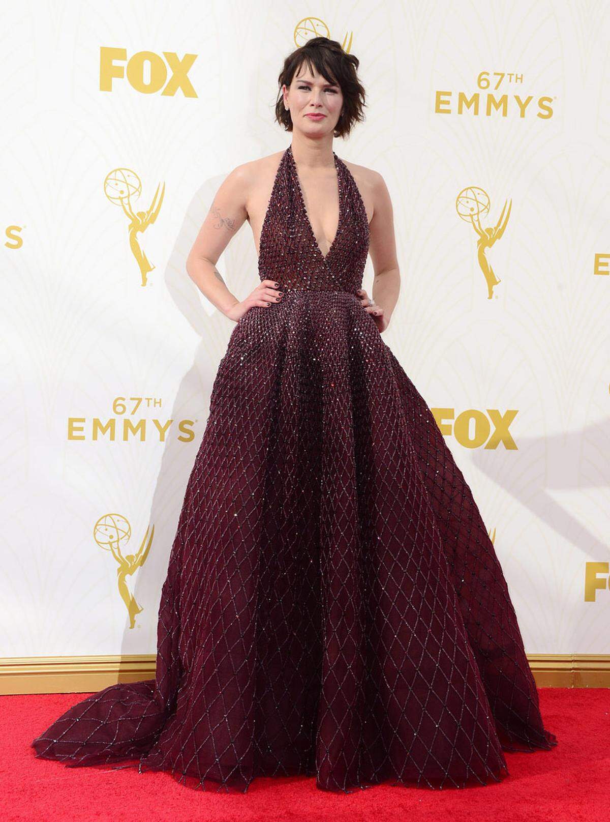"Game of Thrones"-Star Lena Headey zeigte sich bei den 67. Emmy Awards in Los Angeles in einem Kleid von Zuhair Murad Couture von ihrer schönsten Seite. Das gelang nicht allen Stars des Abends.      