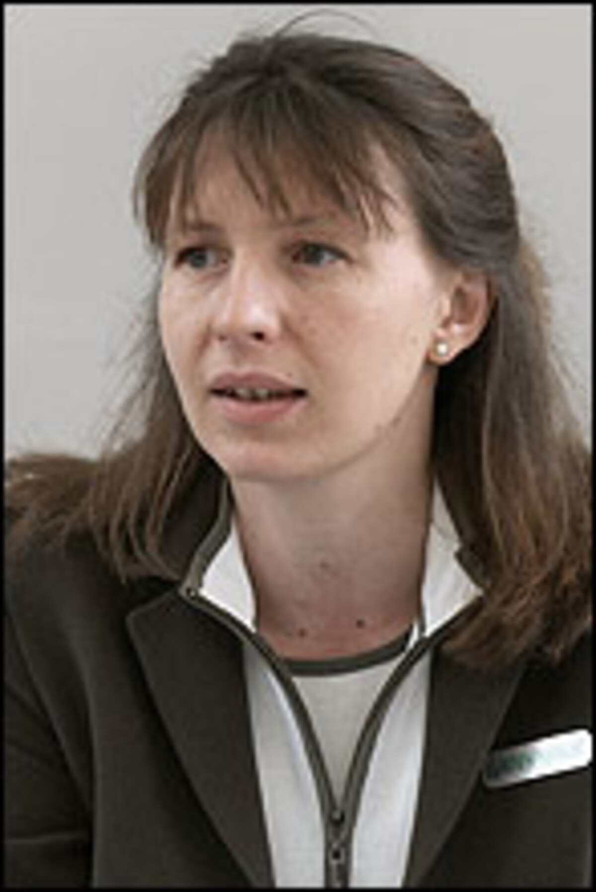 Mag. Susanne Fromwald (38) unterstützt seit Anfang Dezember 2006 Werner Lampert als Pressesprecherin bei seinem neuen innovativen Vorhaben, das eine besondere Zusammenarbeit mit Bauern in bestimmten Regionen bedeutet. Die Molekularbiologin und renommierte Gentechnik-Expertin ist für die strategische und operative Kommunikation der neuen, exklusiv bei Hofer erhältlichen Markenprodukte verantwortlich.