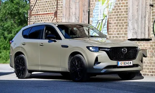 Äußerlich hat sich der Mazda CX-60 nicht verändert, alle Neuerungen findet man unter der Haube. 