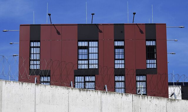 Wann soll man Menschen unabhängig von einer Strafe festhalten, um die Gesellschaft zu schützen?