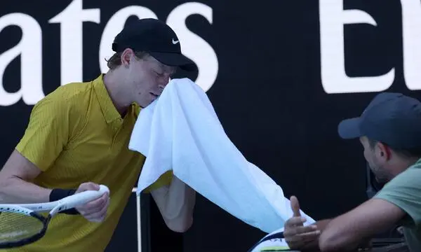 Jannik Sinner ist kein Freund hoher Temperaturen.   