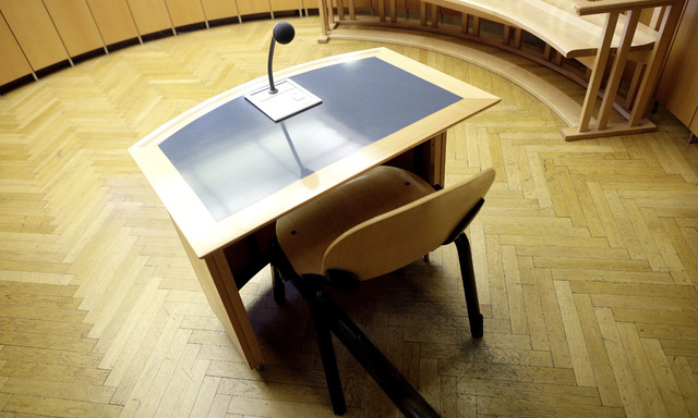 PROZESS GEGEN M�GLICHERWEISE NOCH STRAFUNM�NDIGE TASCHENDIEBIN