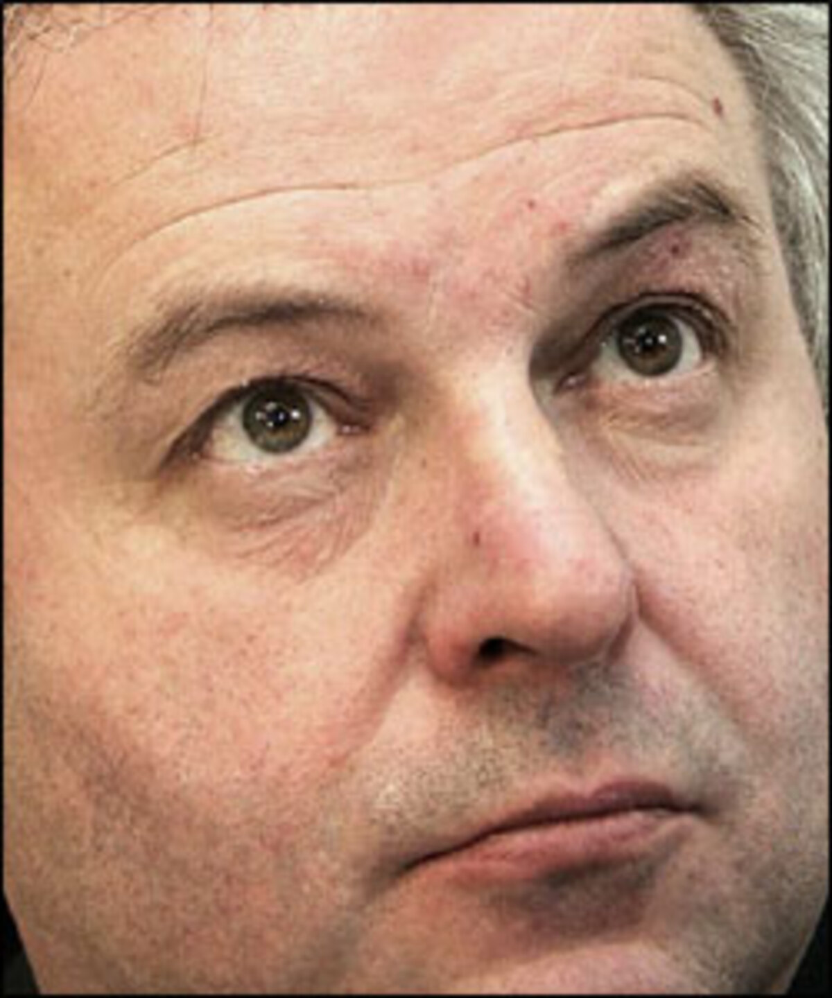 Der steirische VP-Chef galt jahrelang als Kritiker in der eigenen Partei, wenn es um Sozialthemen ging - prinzipiell keine schlechte Voraussetzung für rot-schwarze Verhandlungen. Allerdings war die steirische ÖVP immer für eine schwarz-blaue Kooperation.Der 54-jährige Nachfolger von Waltraud Klasnic arbeitet als Zweiter in einer große Koalition im Land. Das Verhältnis ist gespannt. Sein Credo vor den Verhandlungen: "Die ÖVP darf sich weder ins Schmollwinkerl stellen noch der SPÖ in die Arme fallen."