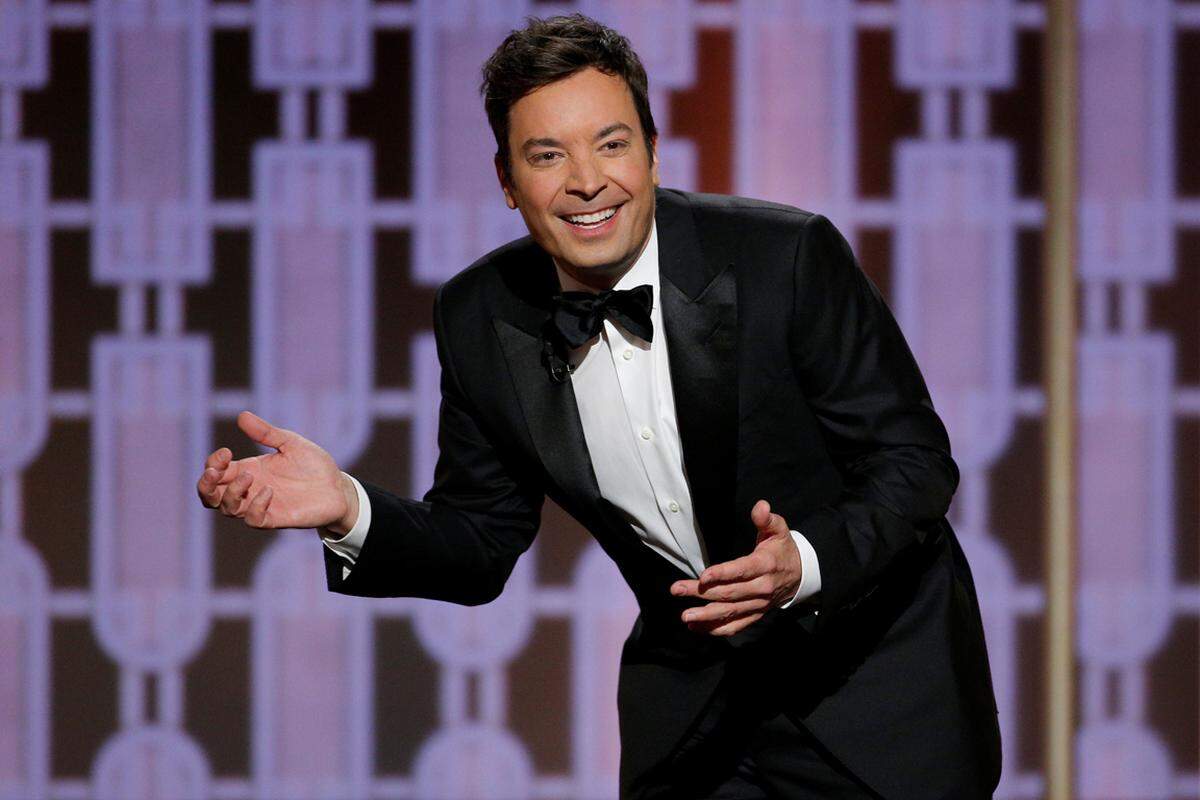 Die 74. Golden Globes am Sonntagabend in Los Angeles wurden zum Triumph für das Los-Angeles-Musical La La Land. Moderiert wurde die Preisverleihung von Jimmy Fallon, der in seinem humoristischen Eröffnungsmonolog den künftigen US-Präsidenten Donald Trump mehrmals aufs Korn nahm.