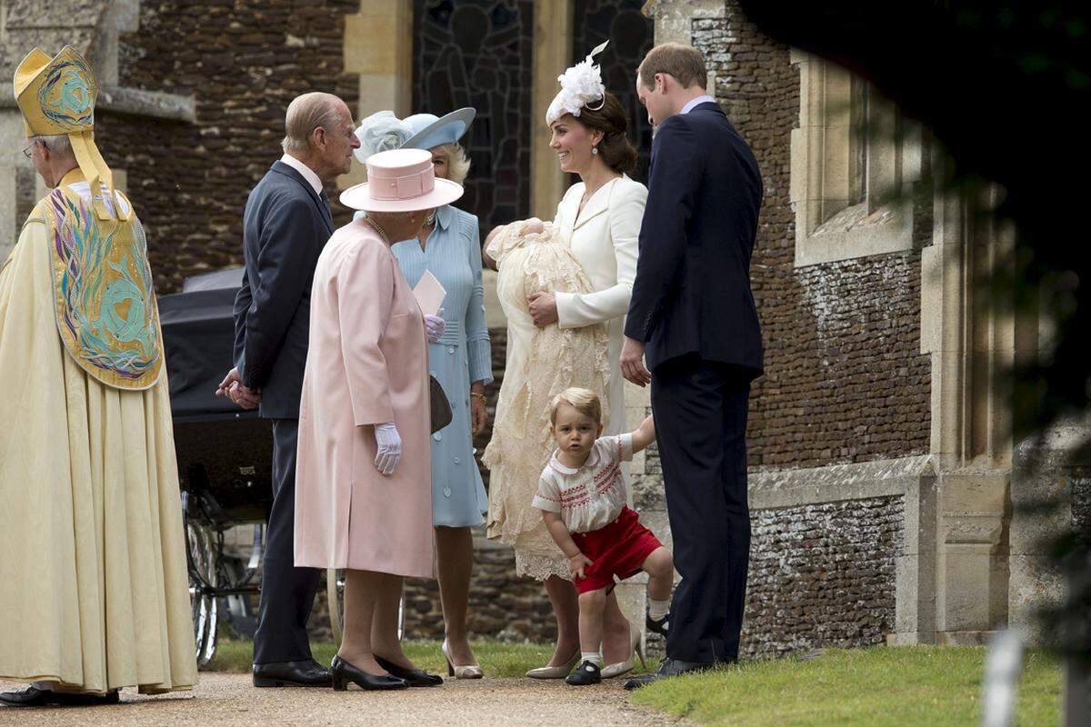 Als die spätere Königin Elizabeth II. einst getauft wurde, soll sie so sehr geschrien haben, dass die Queen Mum sie mit Dillsamen-Öl beruhigen musste.