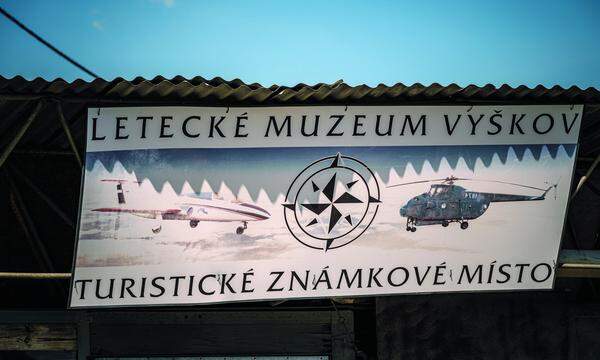 Flugzeugmilitaria mit viel Ostalgie: Vyškovs Luftfahrtmuseum sollte man nicht auslassen