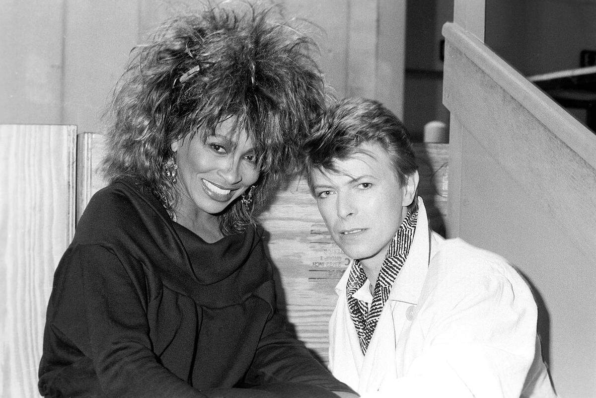 Wie subtil sie trotz aller Power sein konnte, zeigte sie etwa im Duett "Tonight" mit David Bowie, das man als Live-Version von 1985 kennt. Geschrieben hat Bowie den Song mit Iggy Pop.