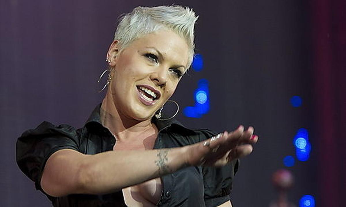 Popsängerin Pink in Nürnberg von der Bühne gestürzt